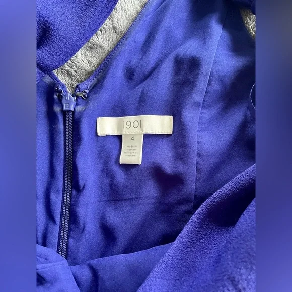 Beautiful blue dress with pockets on sides and large bows on shoulders size 4 - Picture 3 of 8